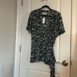 LOFT Plus Floral wrap top